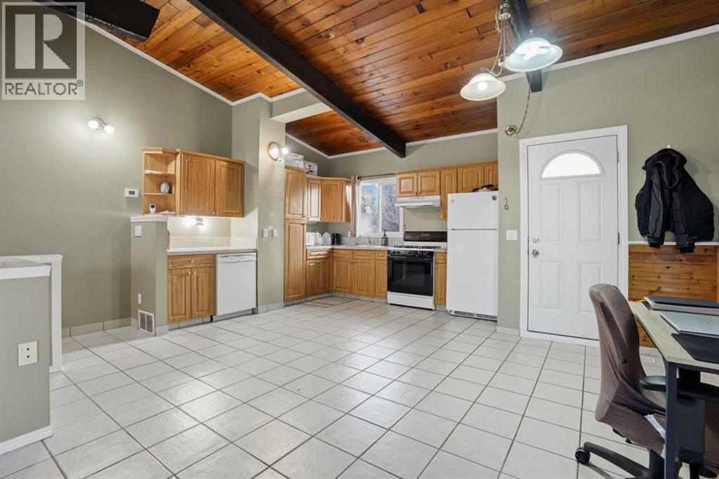 Single Family House Bi-level for Sale in  Pinemont Bay NE Pineridge Calgary 