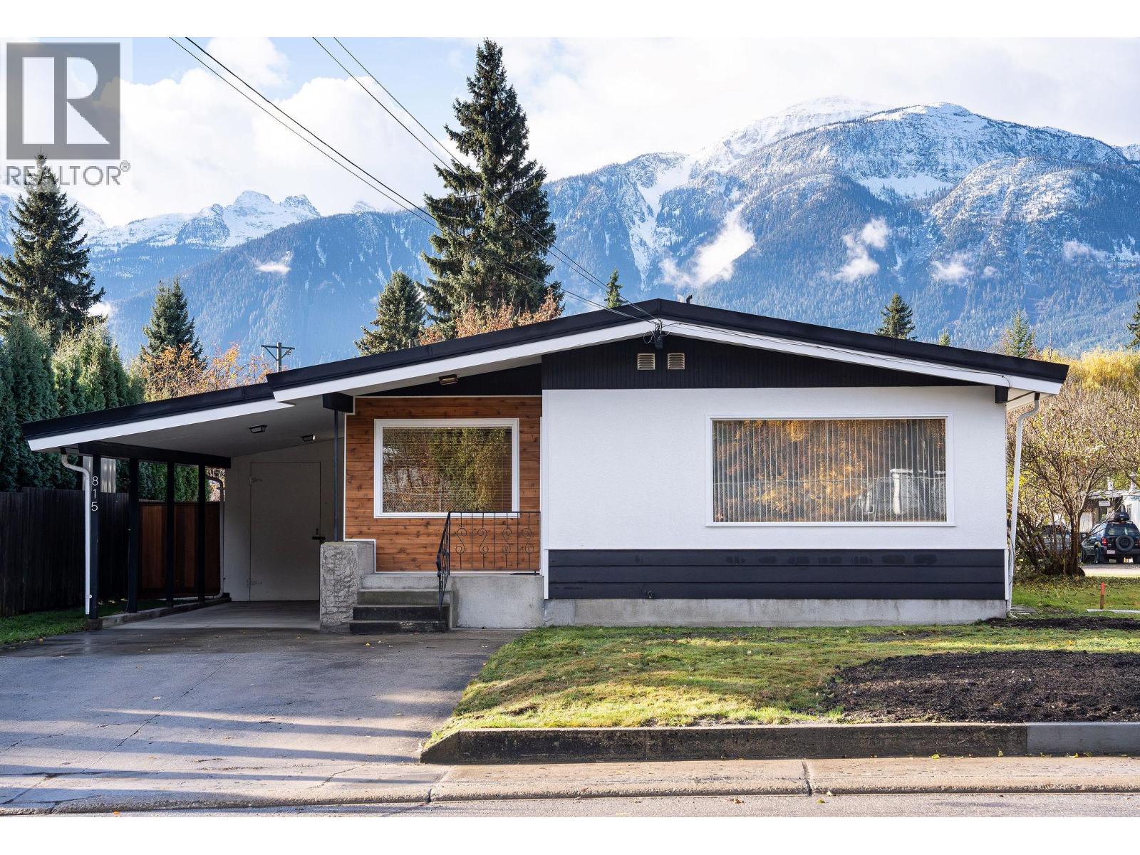 815 Fourth Street E, Revelstoke