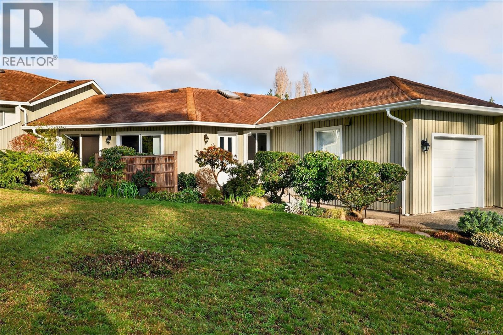 13 295 Lower Ganges Rd - Photo 2 of 43, Salt Spring, British Columbia