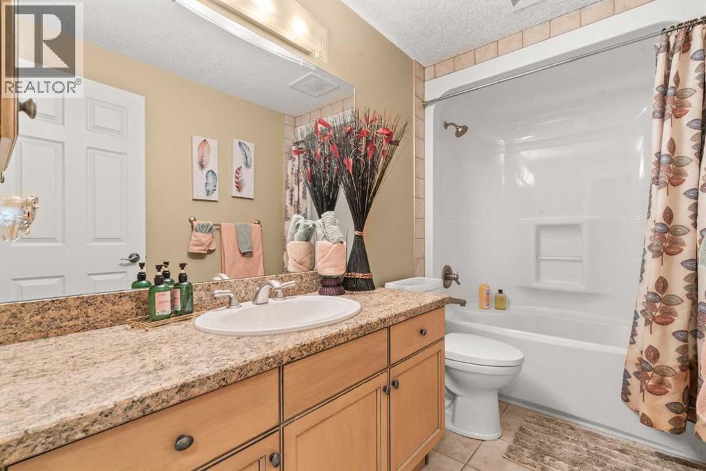 Single Family House Bungalow for Sale in  MCKENZIE LAKE Island SE McKenzie Lake Calgary 