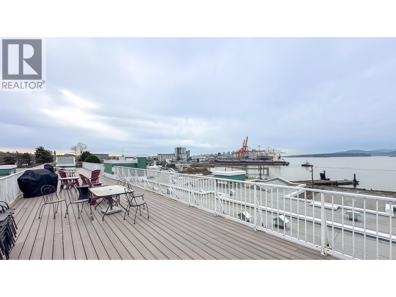 2211 WALL STREET, Vancouver