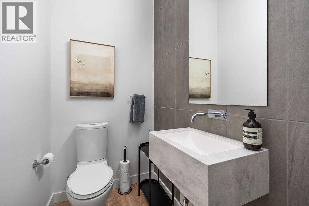 223 650 E 2ND STREET, North Vancouver