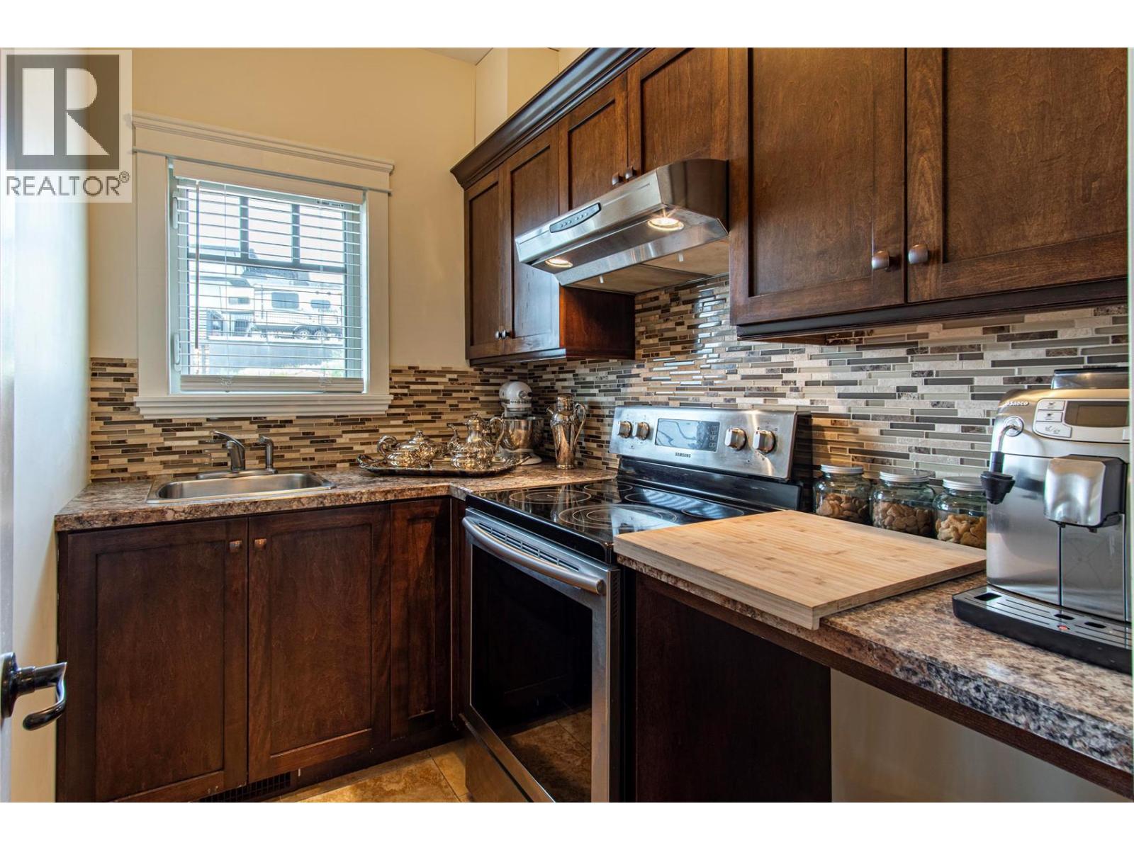 8784 Cortland Place, Coldstream