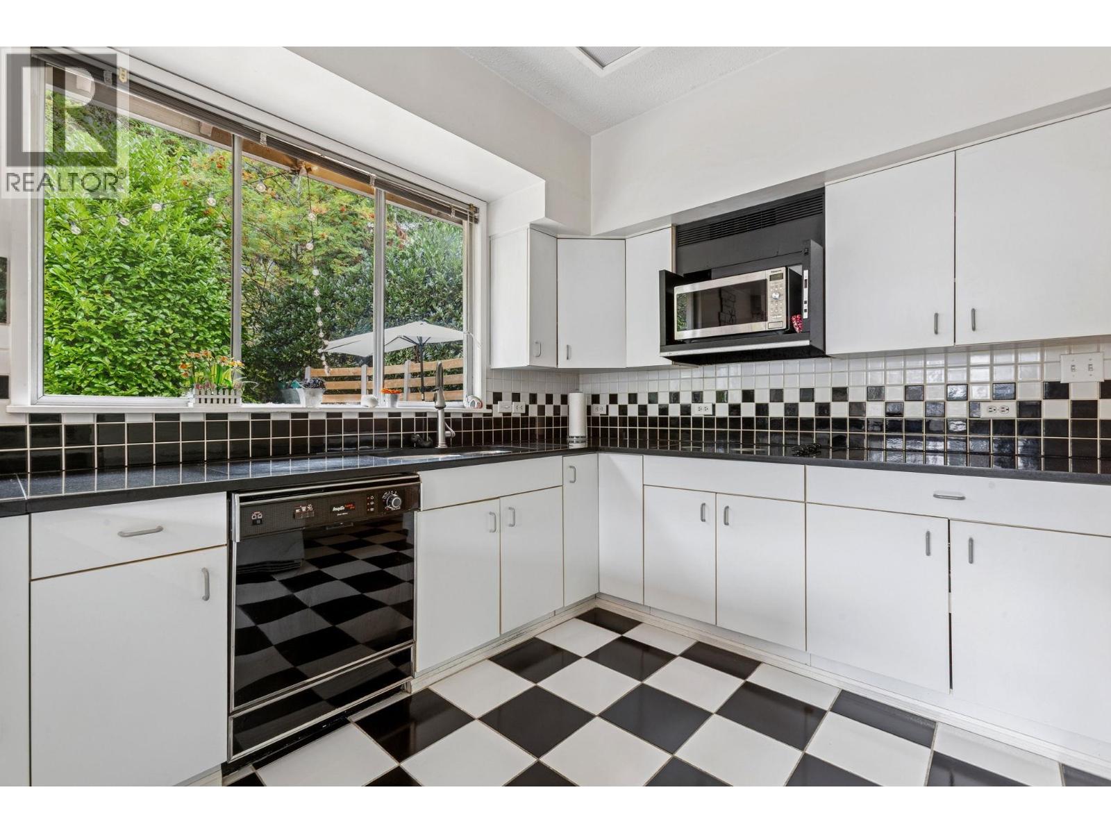 5607 EAGLE HARBOUR ROAD, West Vancouver