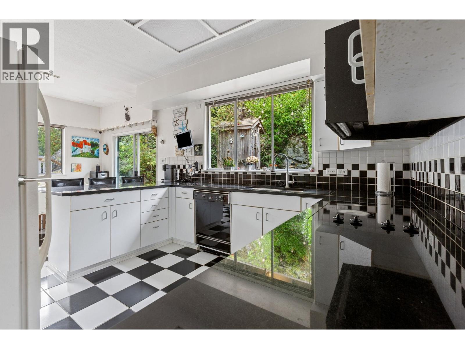 5607 EAGLE HARBOUR ROAD, West Vancouver