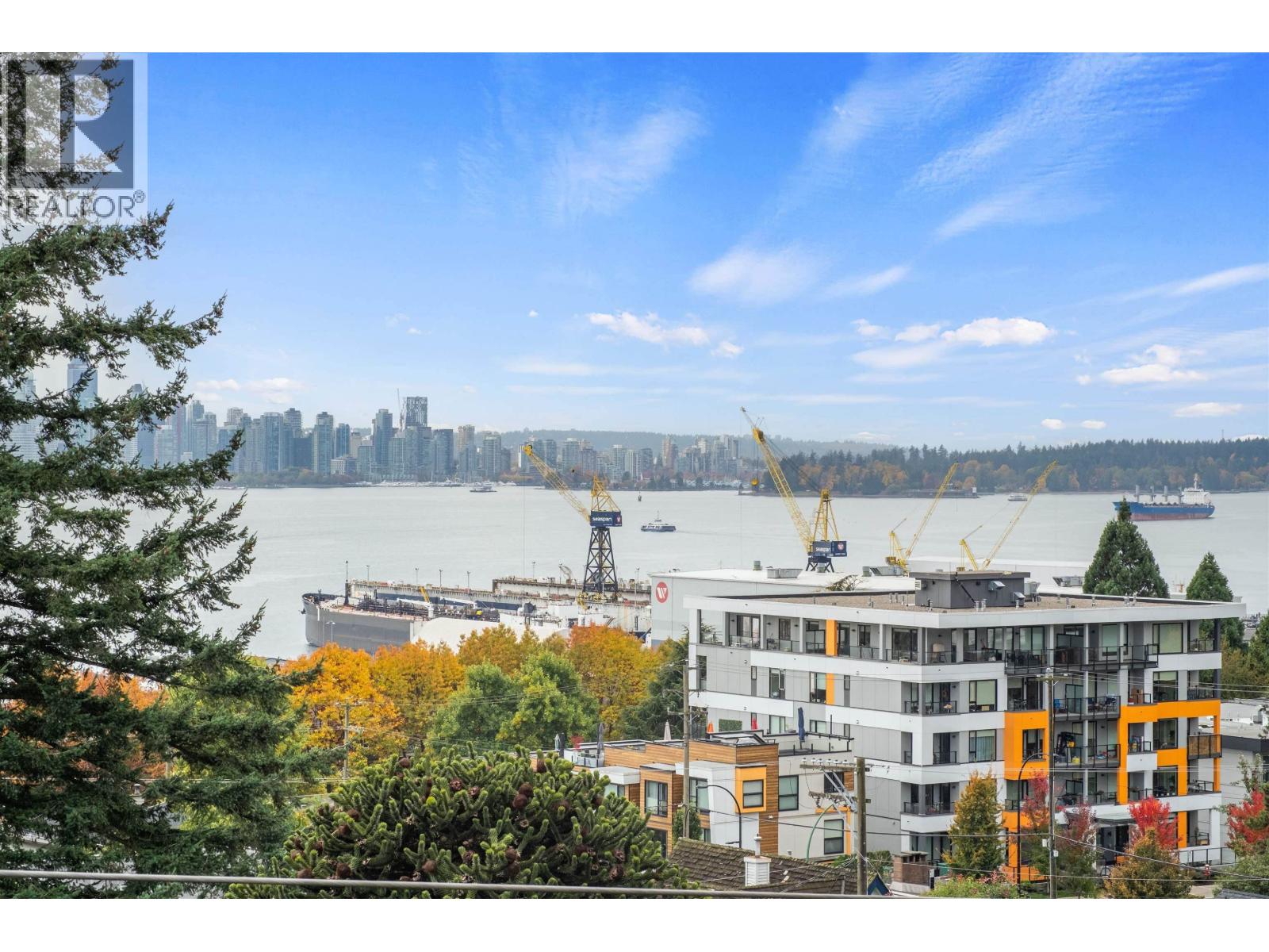 553 422 E 3RD STREET, North Vancouver