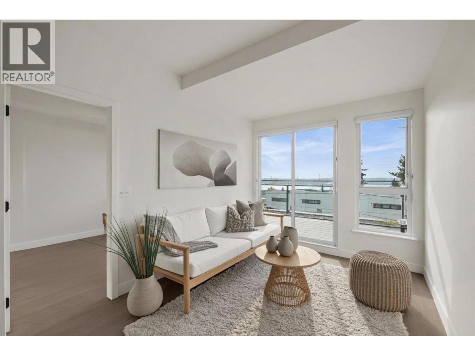 553 422 E 3RD STREET, North Vancouver