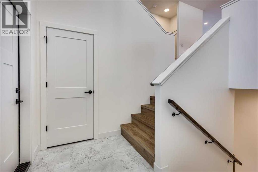 Single Family House Bi-level for Sale in  Emmett Crescent Evergreen Red Deer 