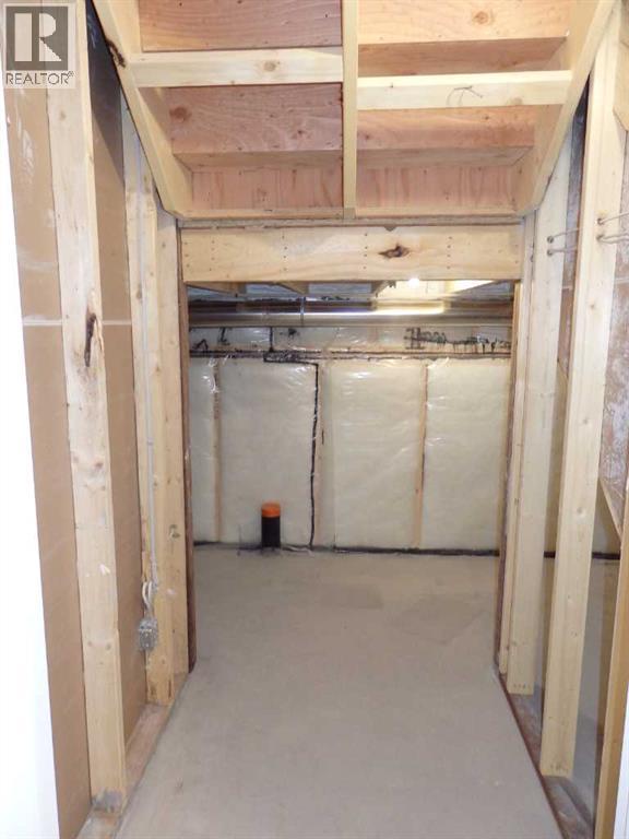 Single Family House Bi-level for Sale in  Emmett Crescent Evergreen Red Deer 