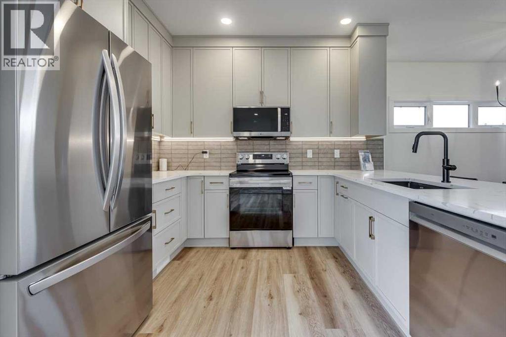 Single Family House Bi-level for Sale in  Emmett Crescent Evergreen Red Deer 