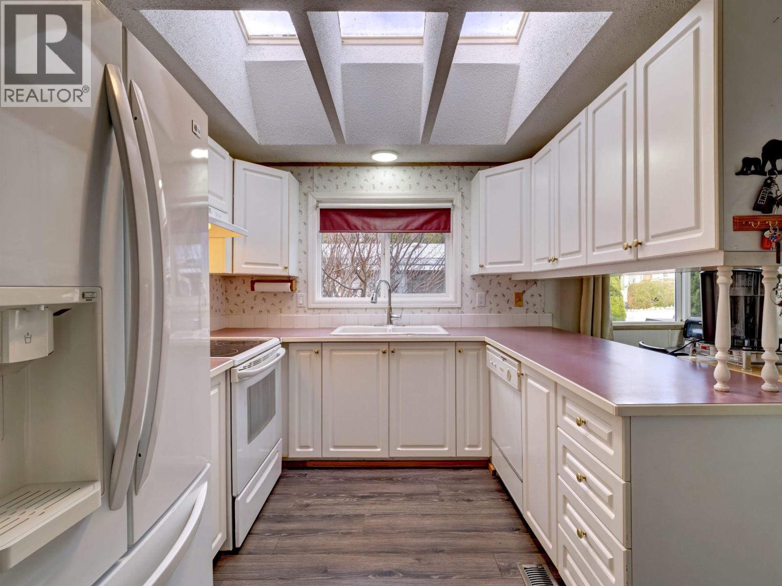 28 5575 MASON ROAD, Sechelt