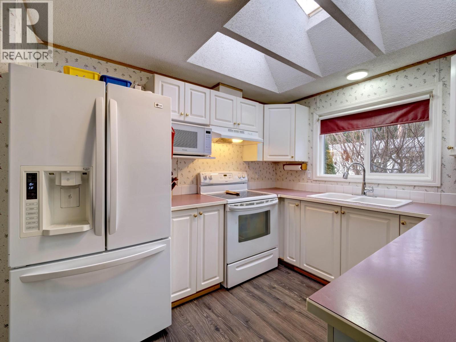 28 5575 MASON ROAD, Sechelt