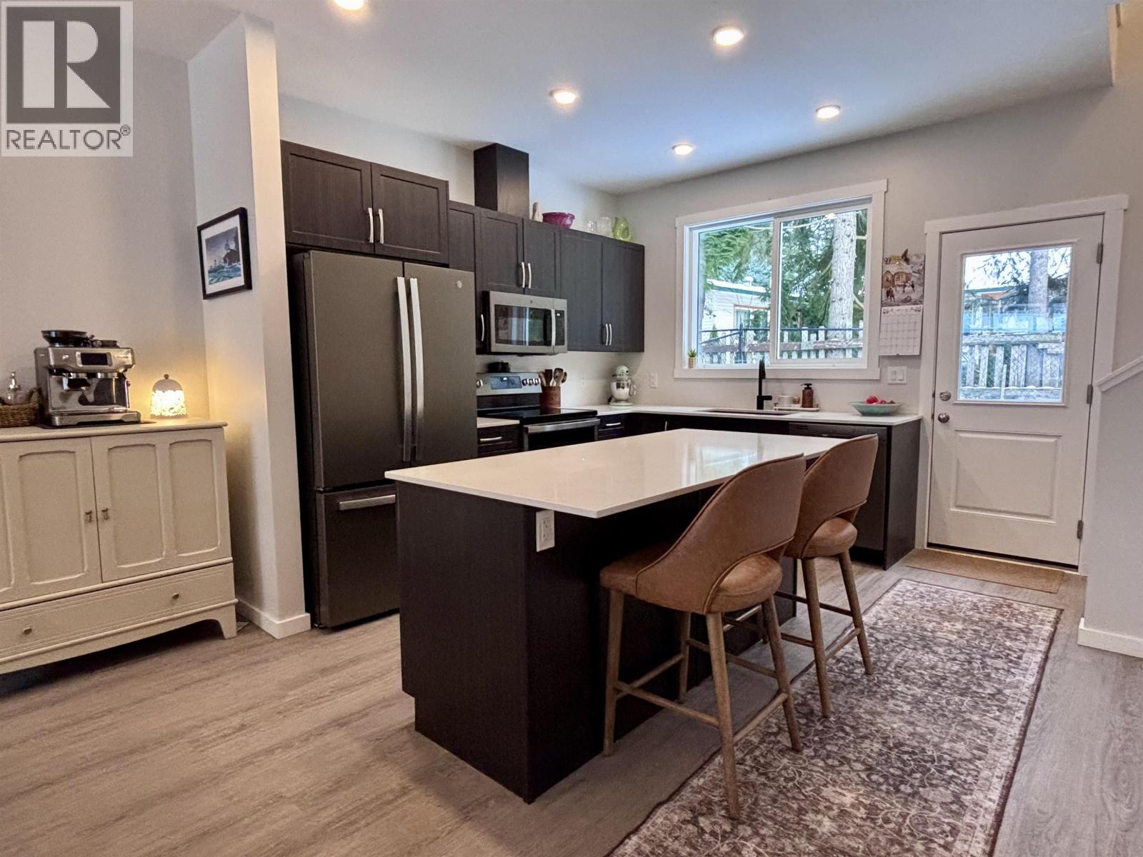 #9-4921 HALLIWELL Avenue, Terrace