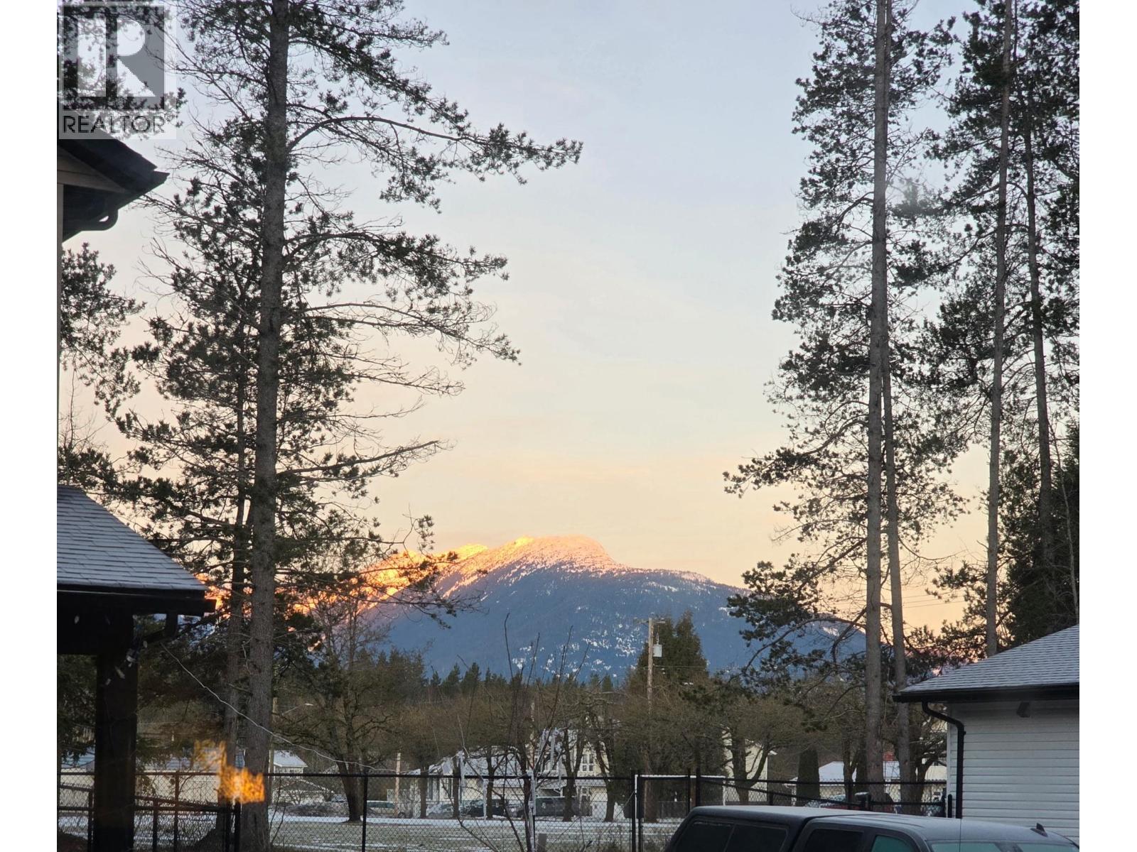 #9-4921 HALLIWELL Avenue, Terrace