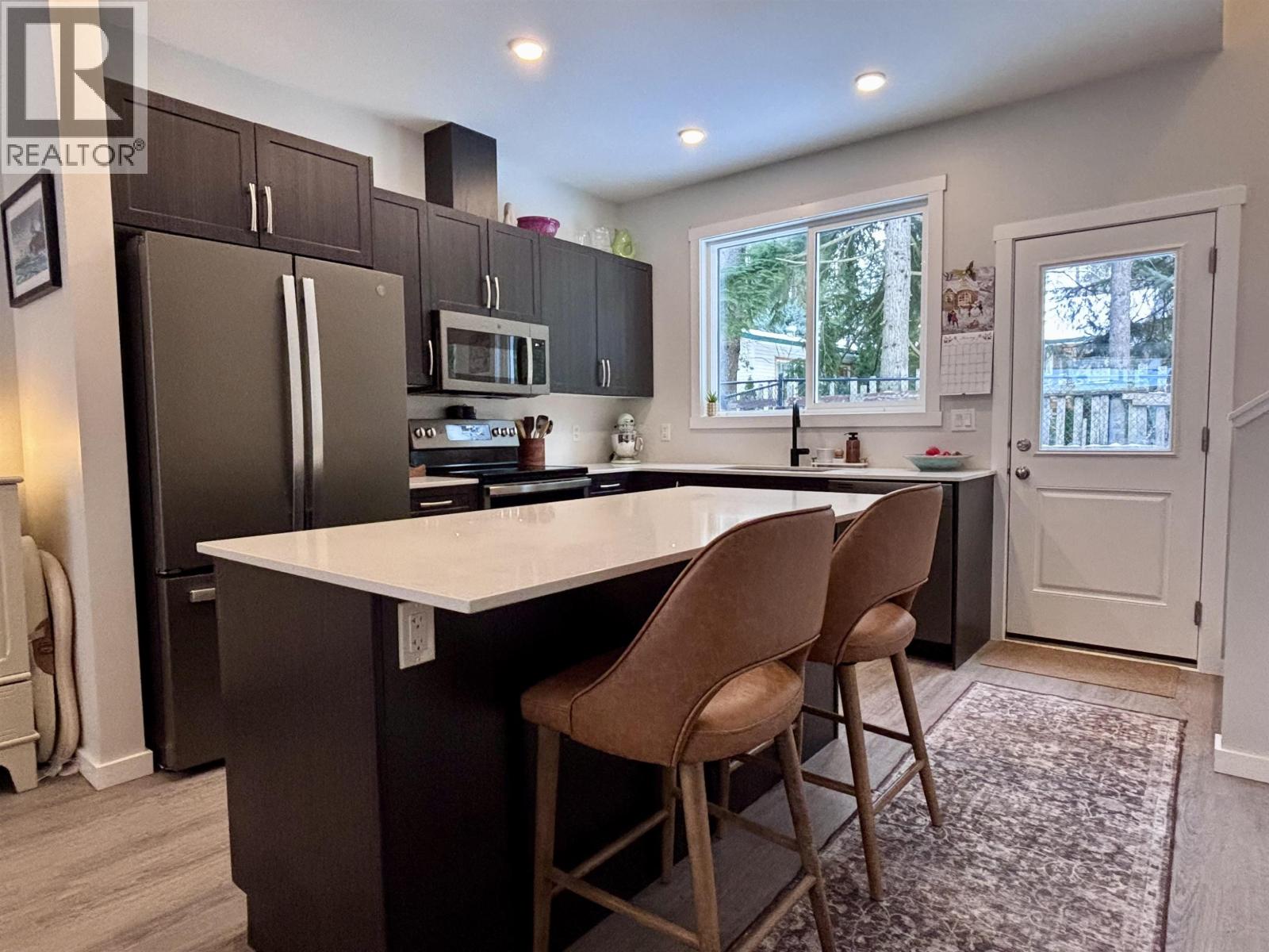 #9-4921 HALLIWELL Avenue, Terrace