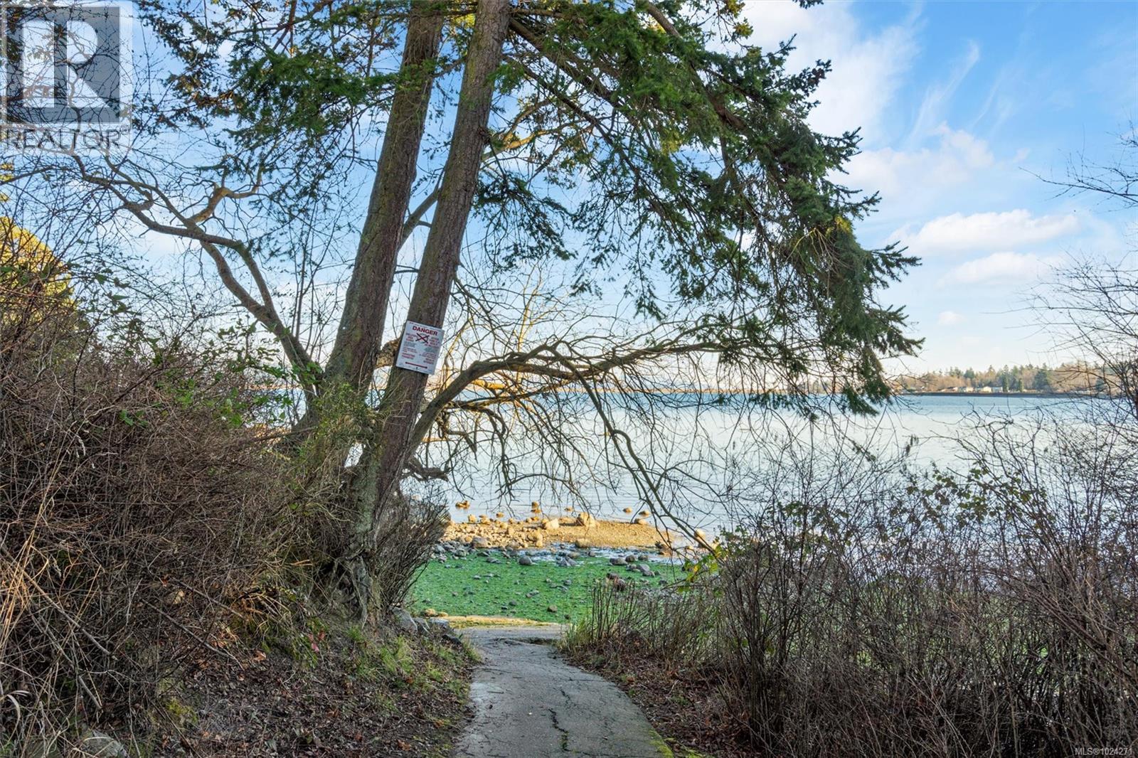 2617 Lancelot Pl, Central Saanich