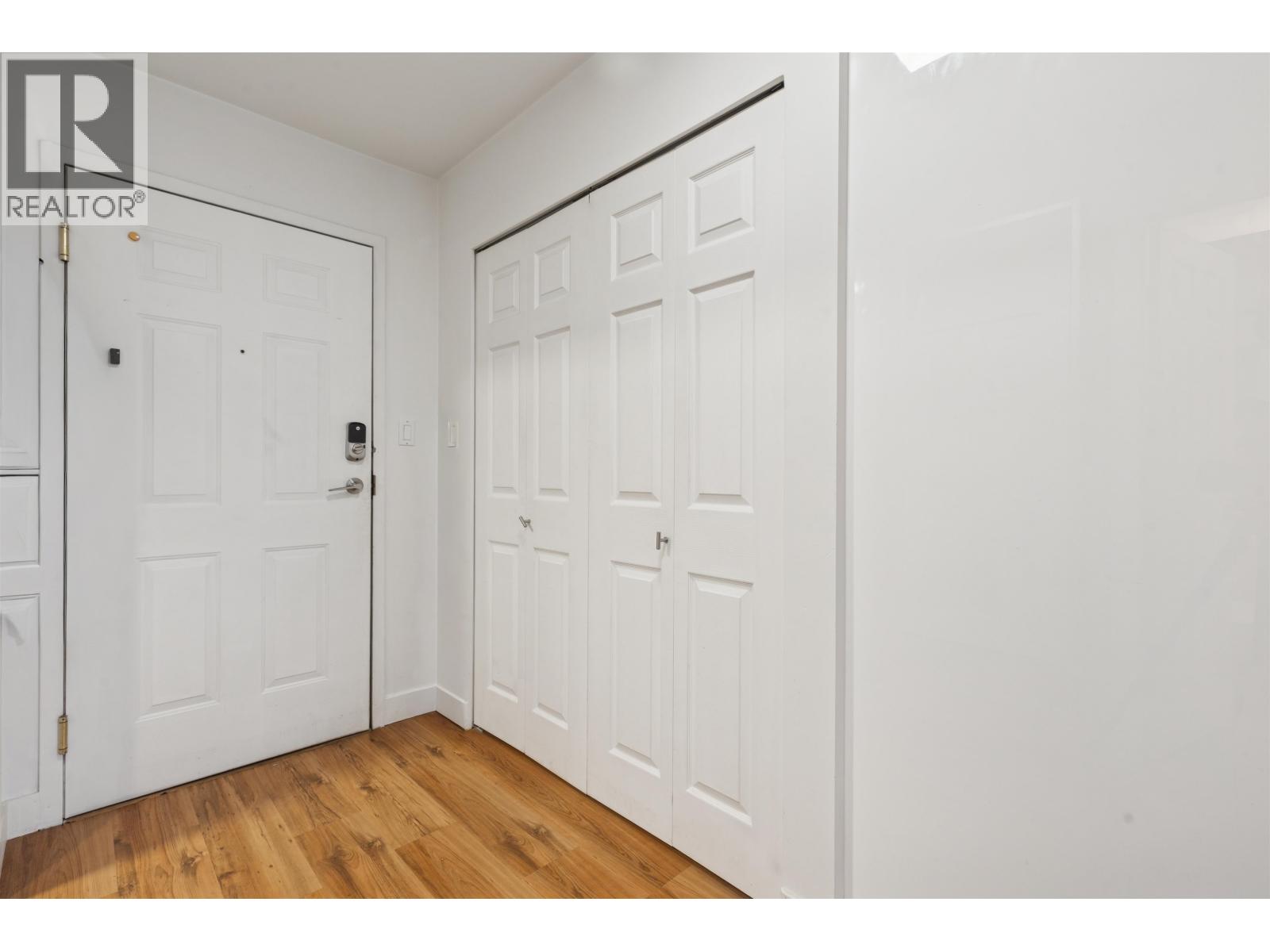 300 1966 COQUITLAM AVENUE, Port Coquitlam