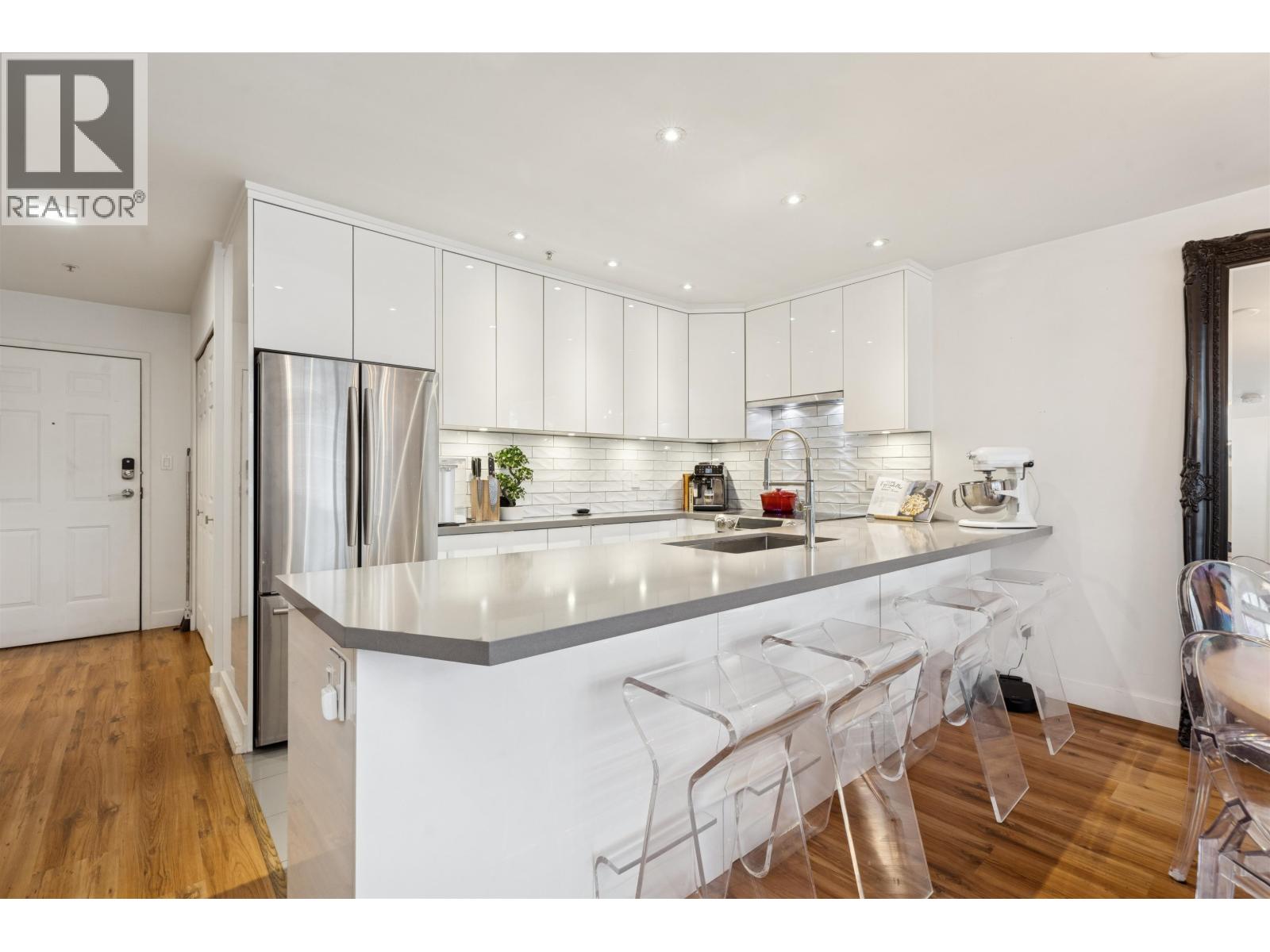 300 1966 COQUITLAM AVENUE, Port Coquitlam