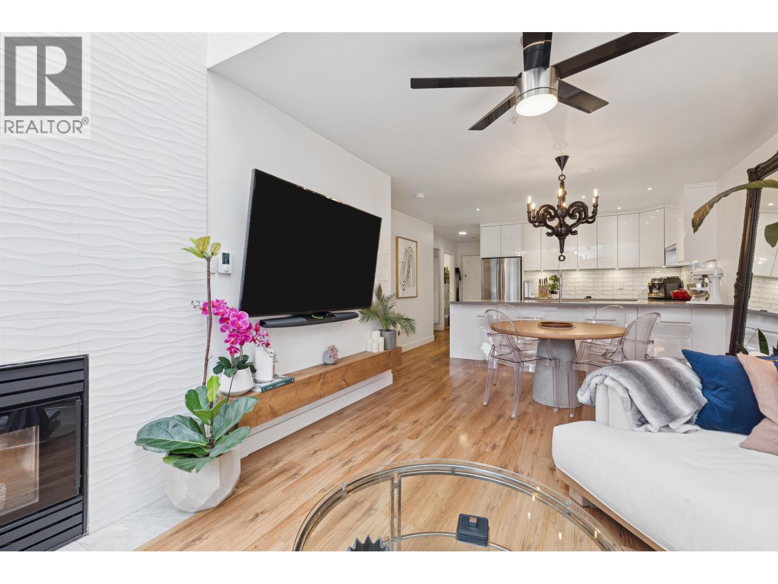 300 1966 COQUITLAM AVENUE, Port Coquitlam