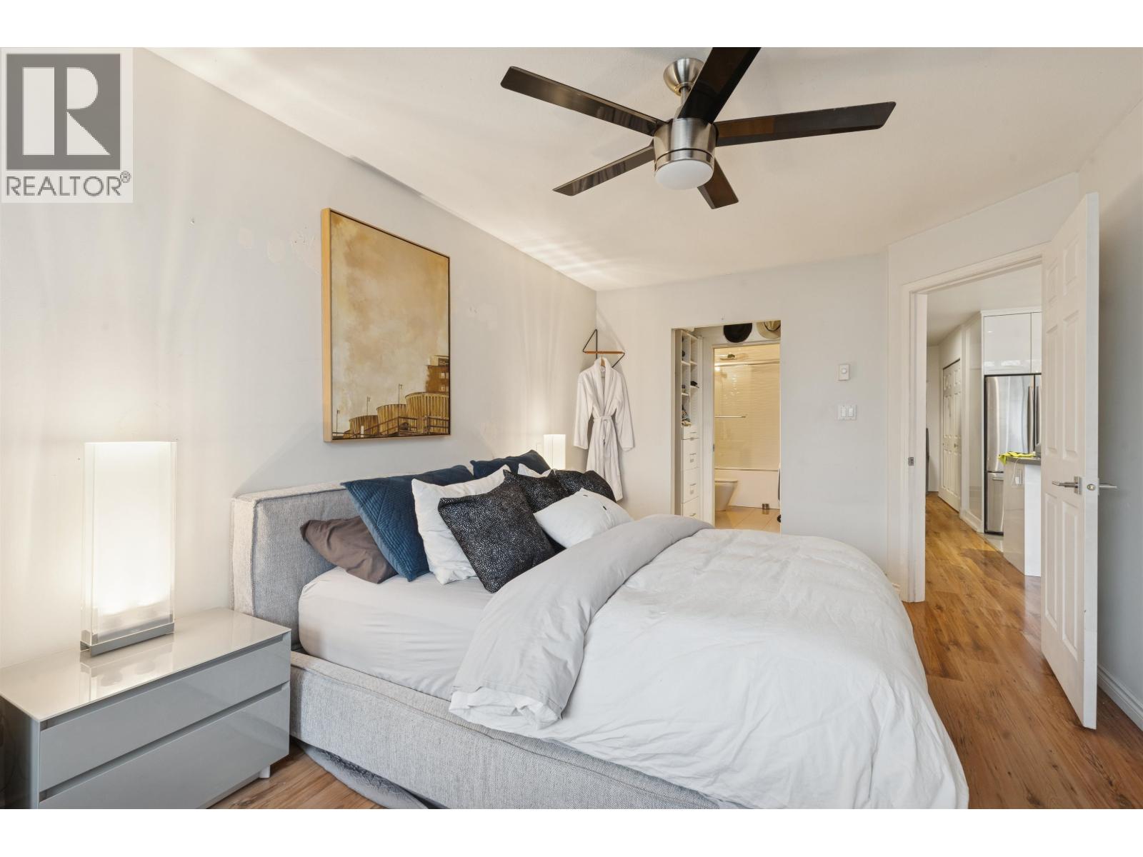 300 1966 COQUITLAM AVENUE, Port Coquitlam