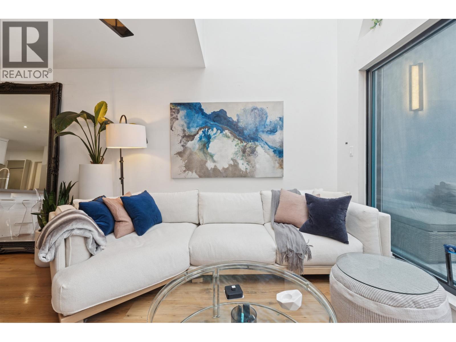 300 1966 COQUITLAM AVENUE, Port Coquitlam