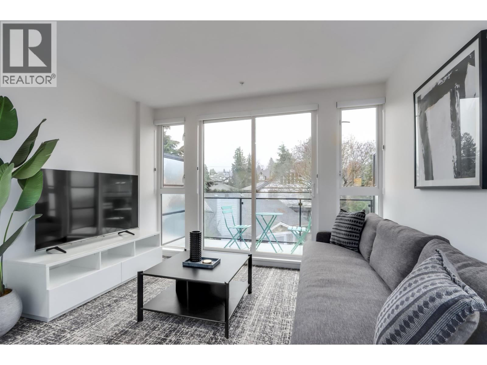 41* 422 E 3RD STREET, North Vancouver