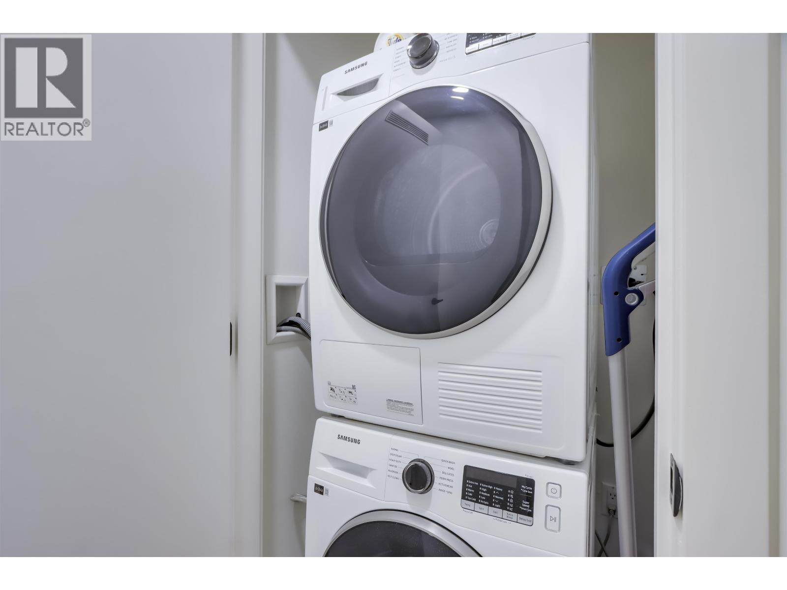 41* 422 E 3RD STREET, North Vancouver