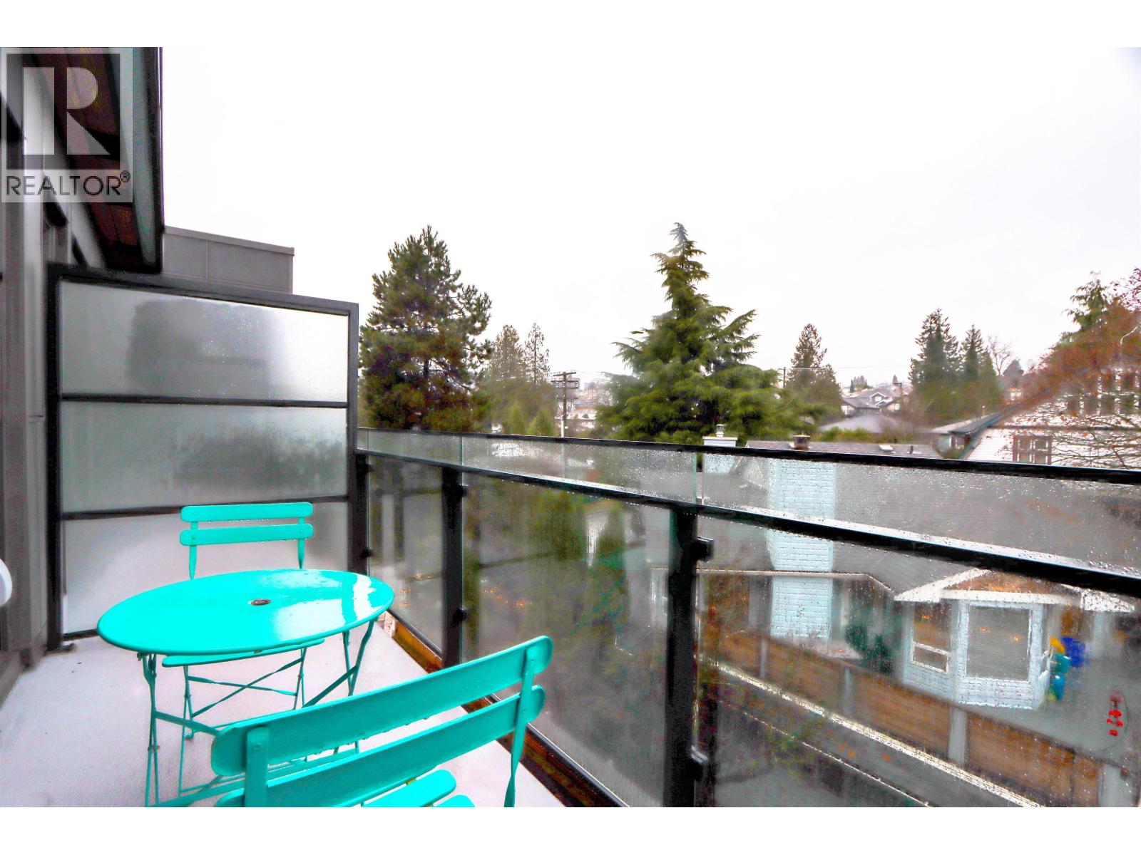 41* 422 E 3RD STREET, North Vancouver