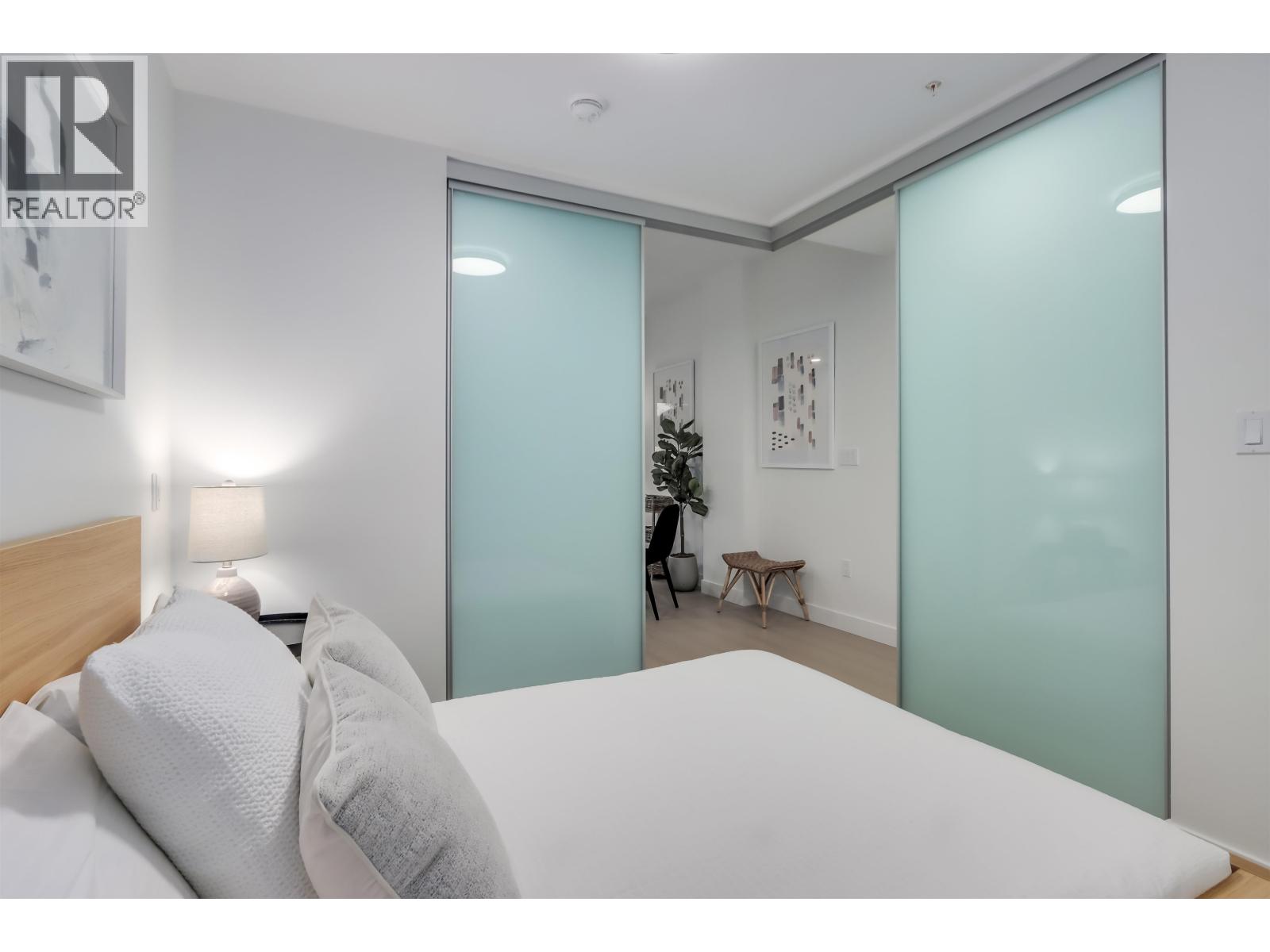 41* 422 E 3RD STREET, North Vancouver