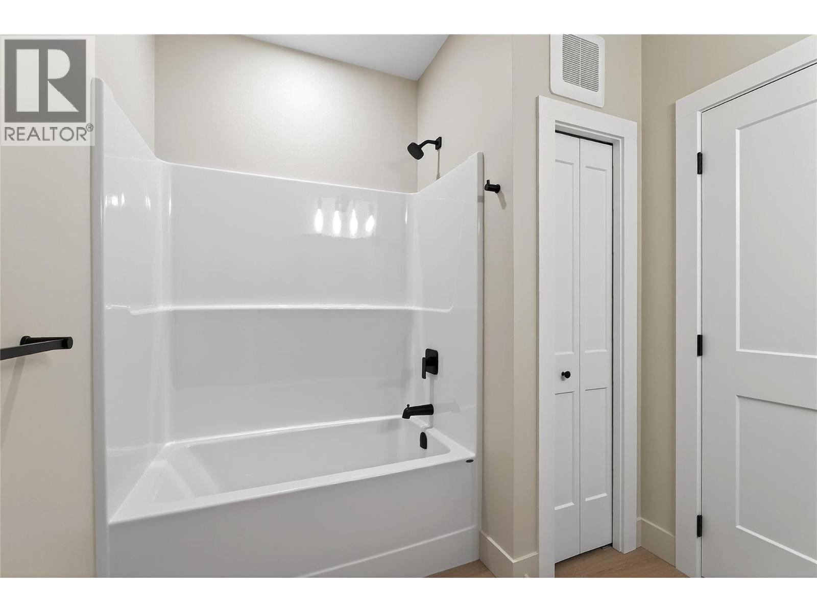 3682 Braelyn Road, Tappen