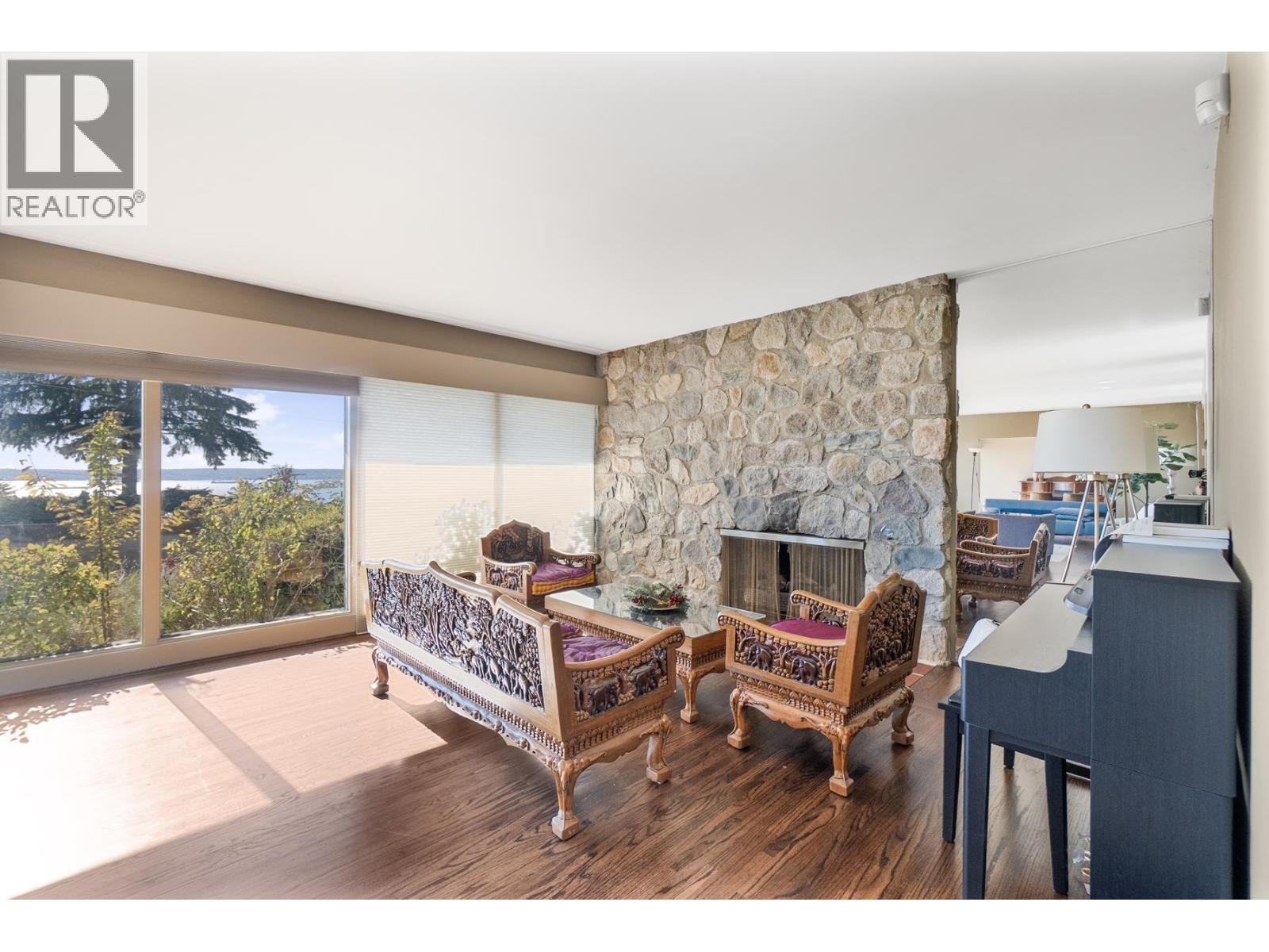 2233 PALMERSTON AVENUE, West Vancouver