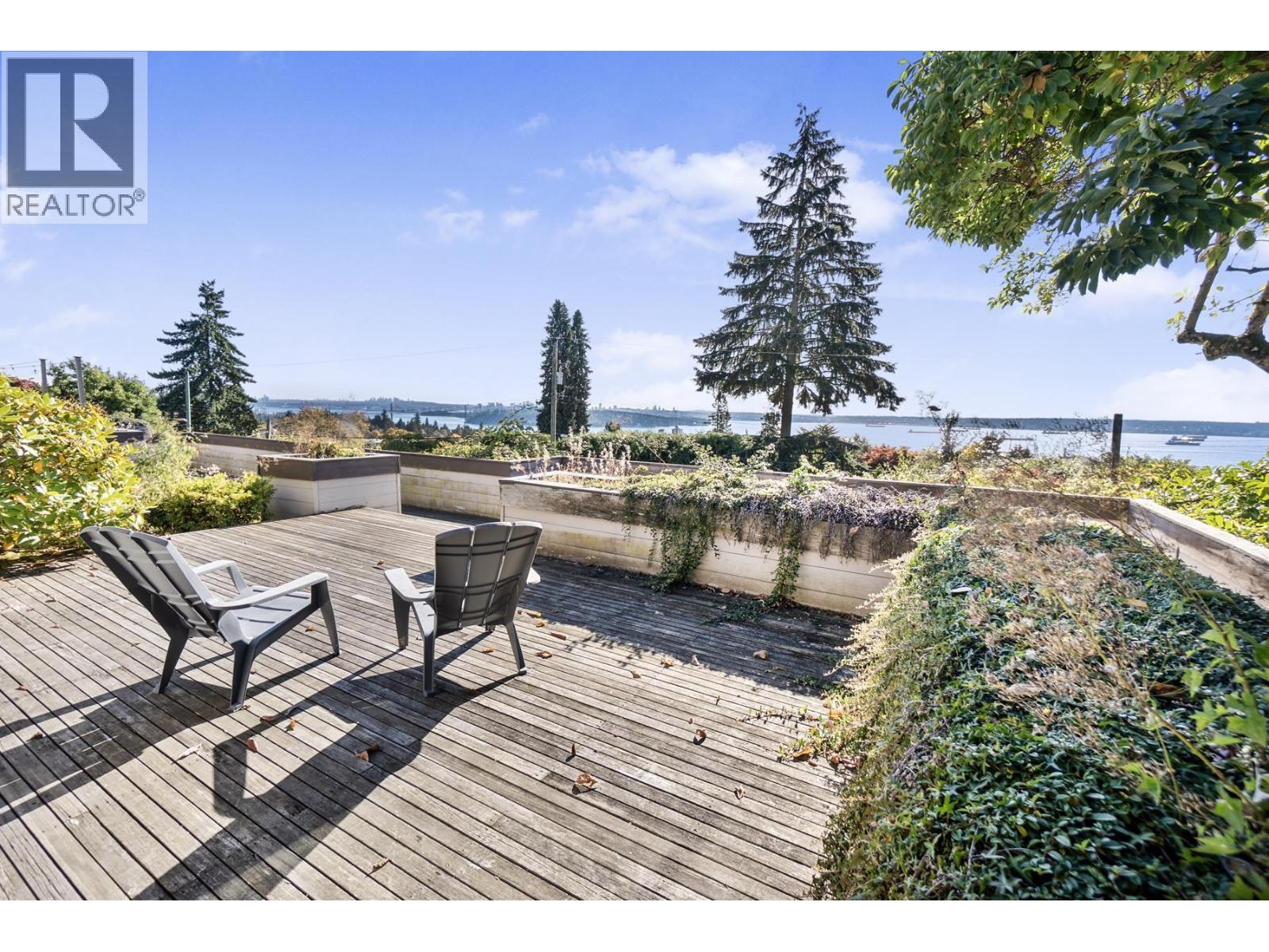 2233 PALMERSTON AVENUE, West Vancouver