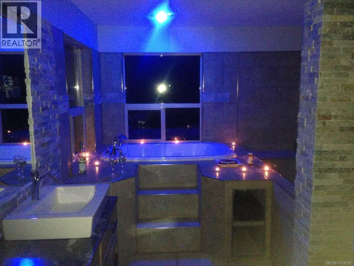 1680 Peligren Pl, Qualicum Beach