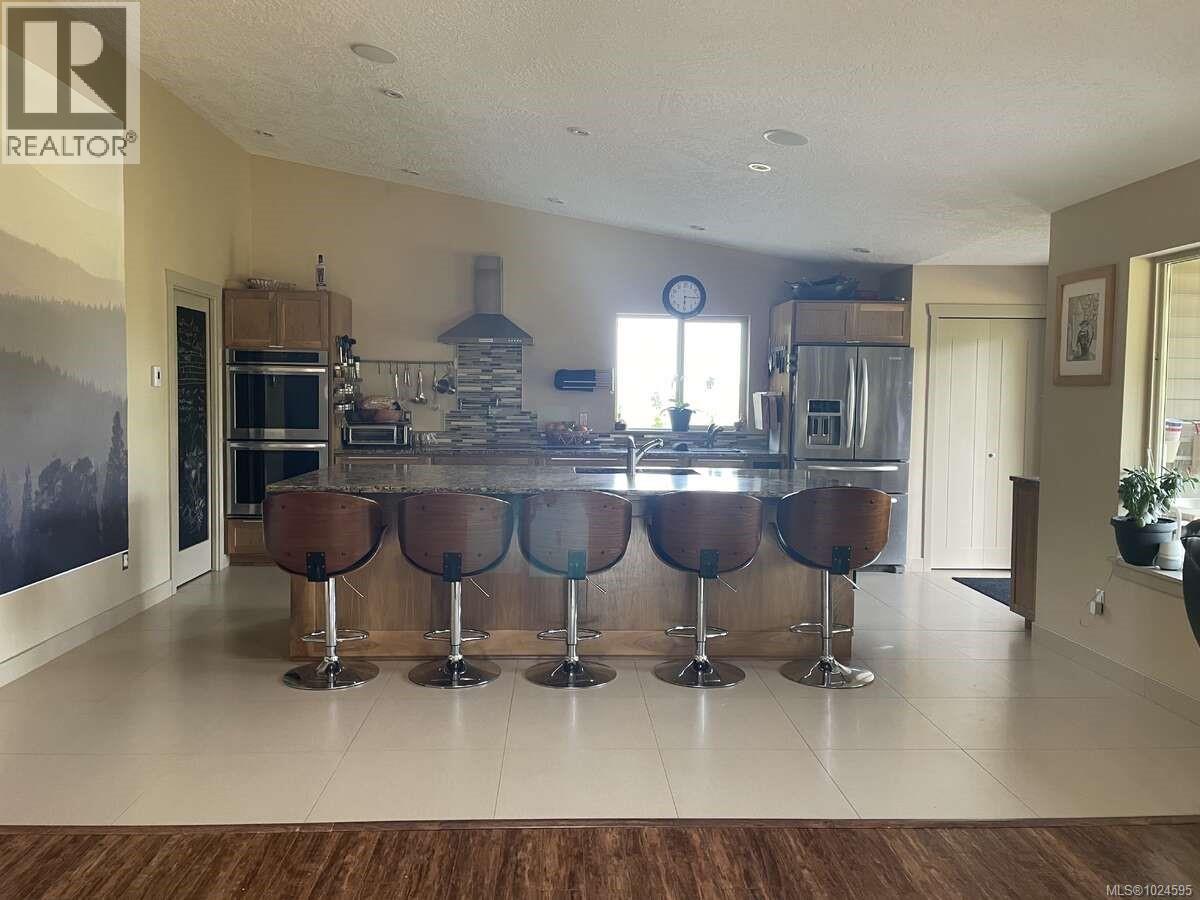 1680 Peligren Pl, Qualicum Beach