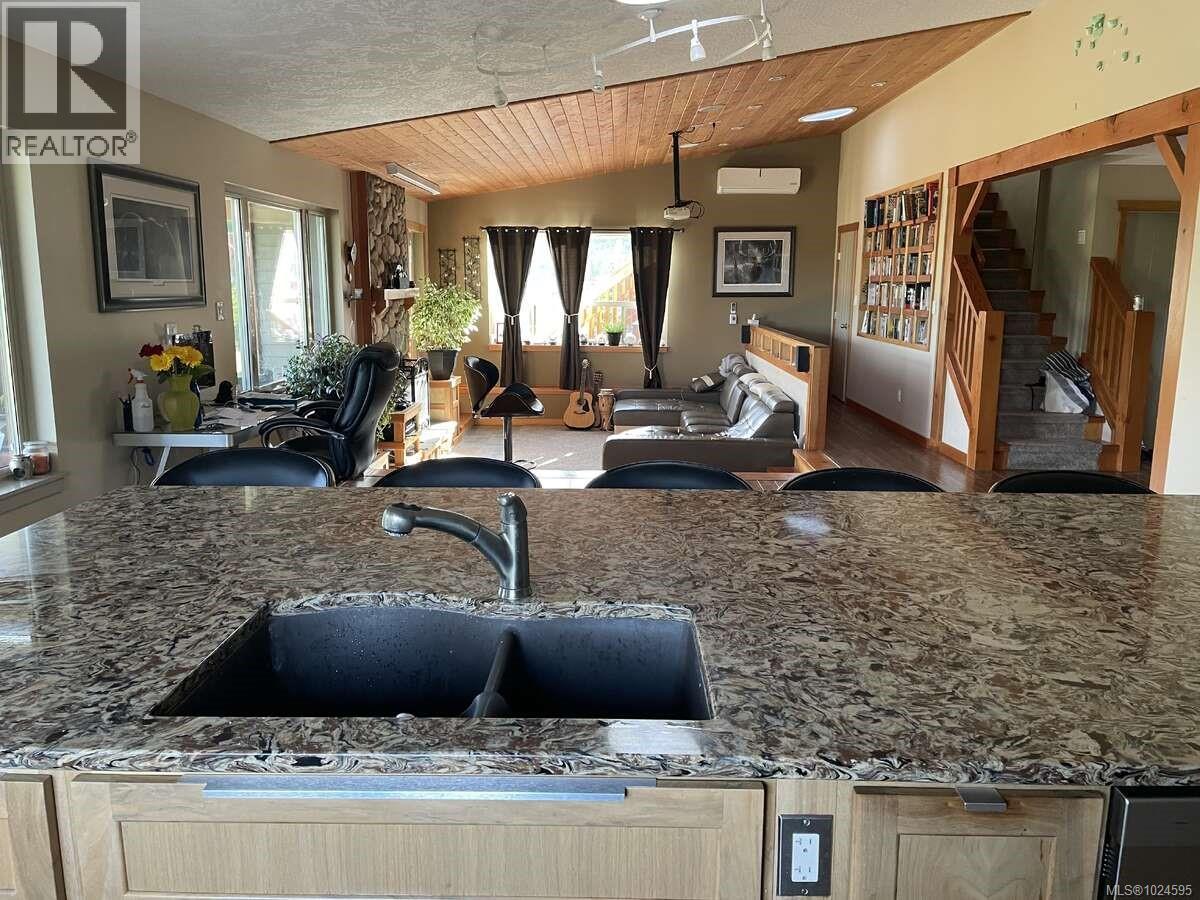 1680 Peligren Pl, Qualicum Beach