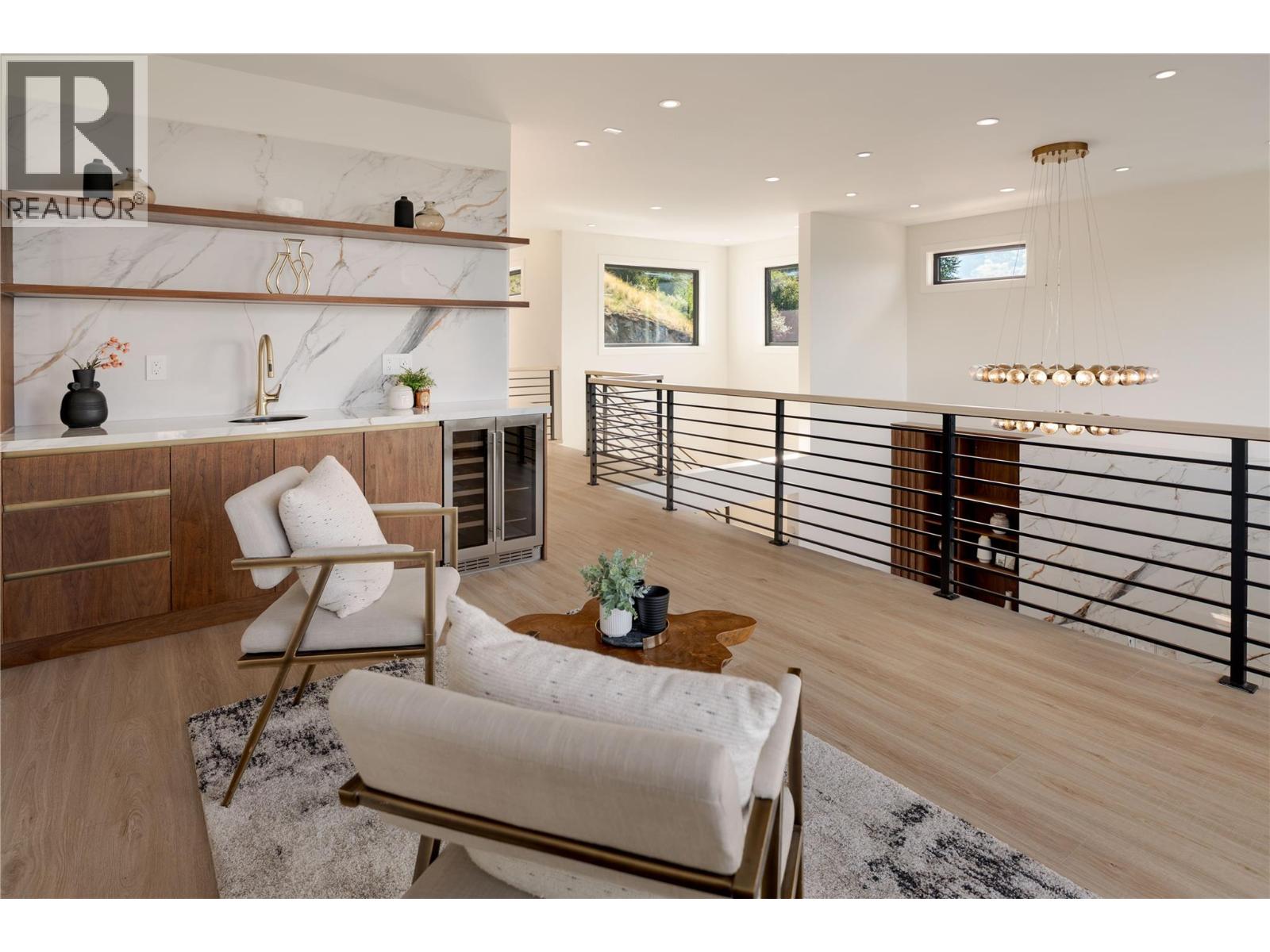  1016 EMSLIE Street, Kelowna