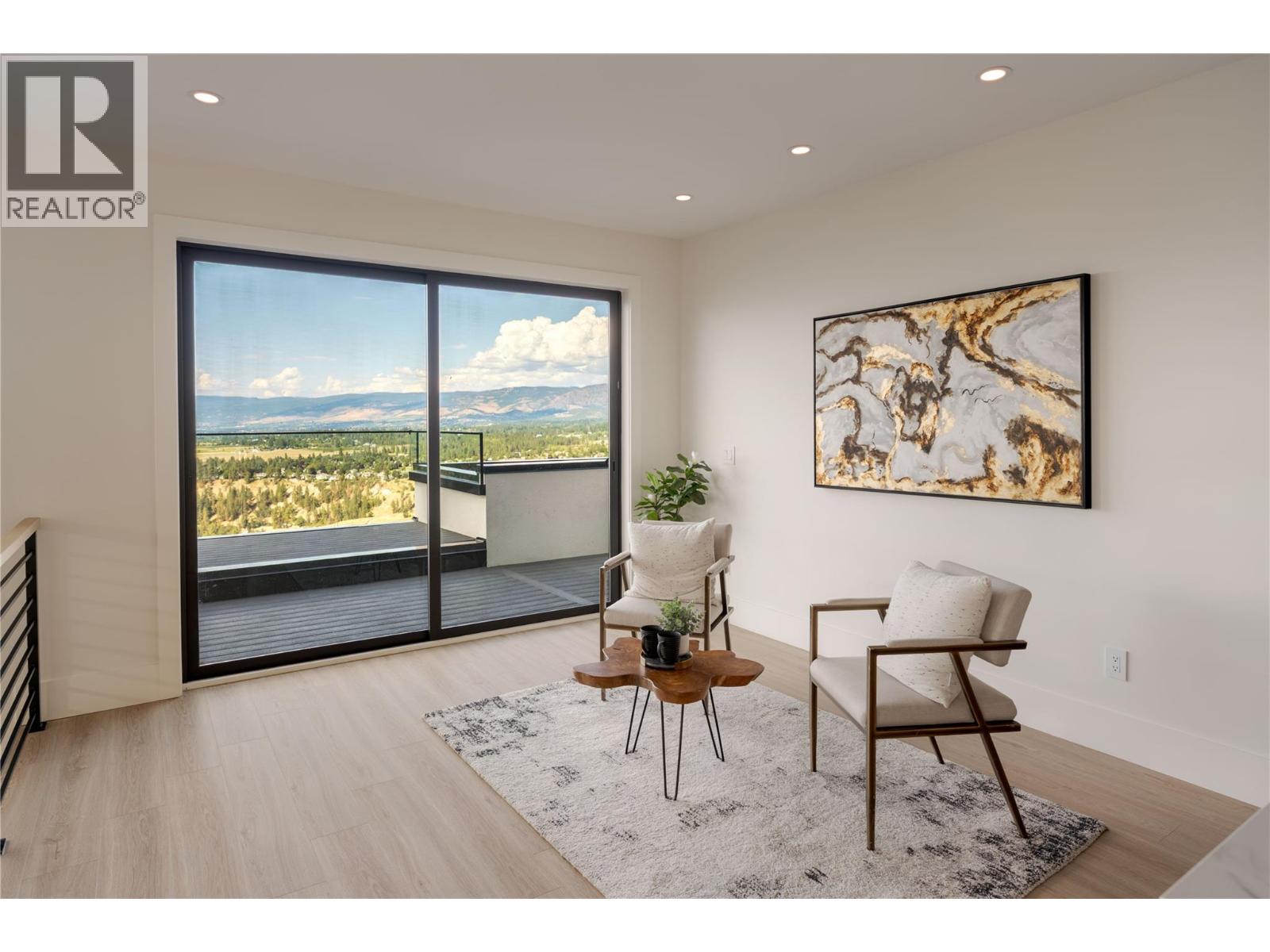  1016 EMSLIE Street, Kelowna