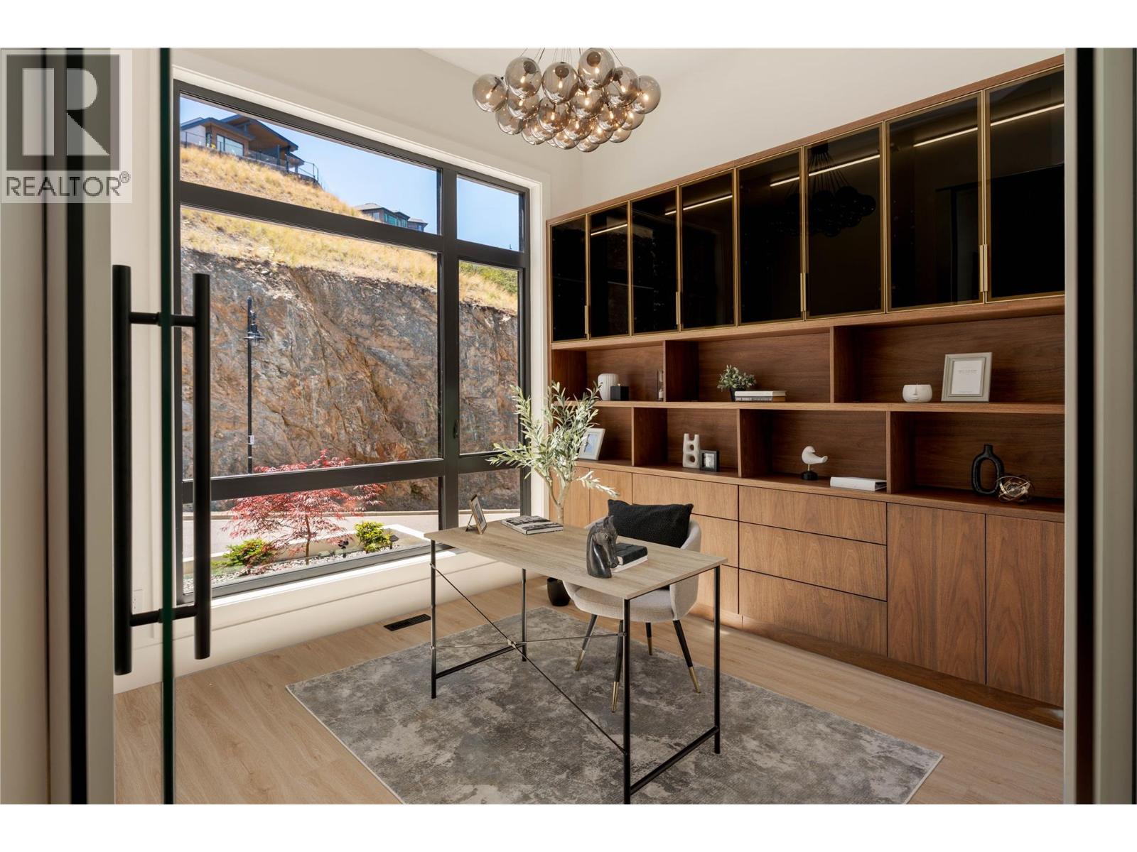  1016 EMSLIE Street, Kelowna