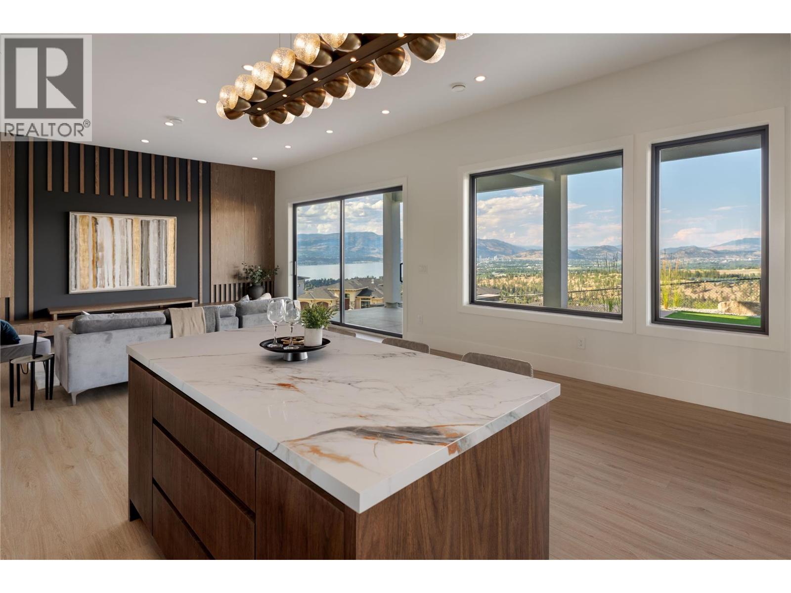  1016 EMSLIE Street, Kelowna