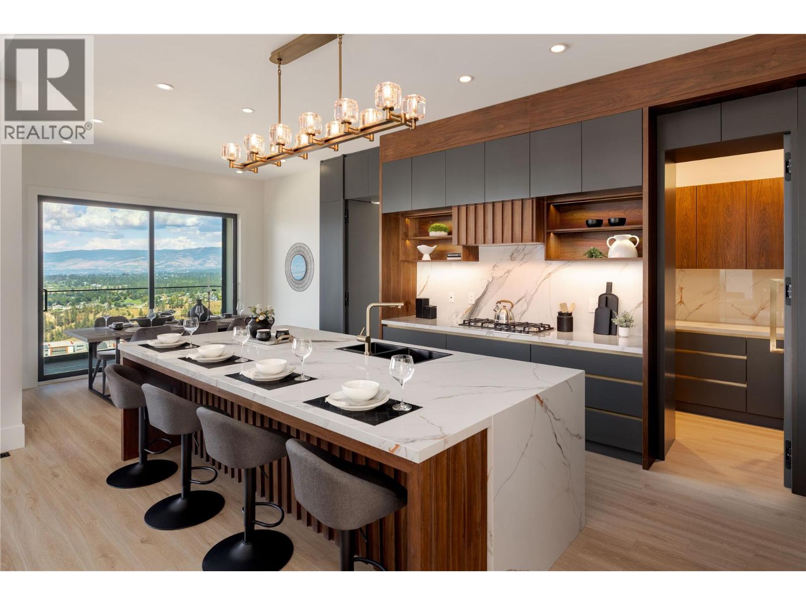  1016 EMSLIE Street, Kelowna