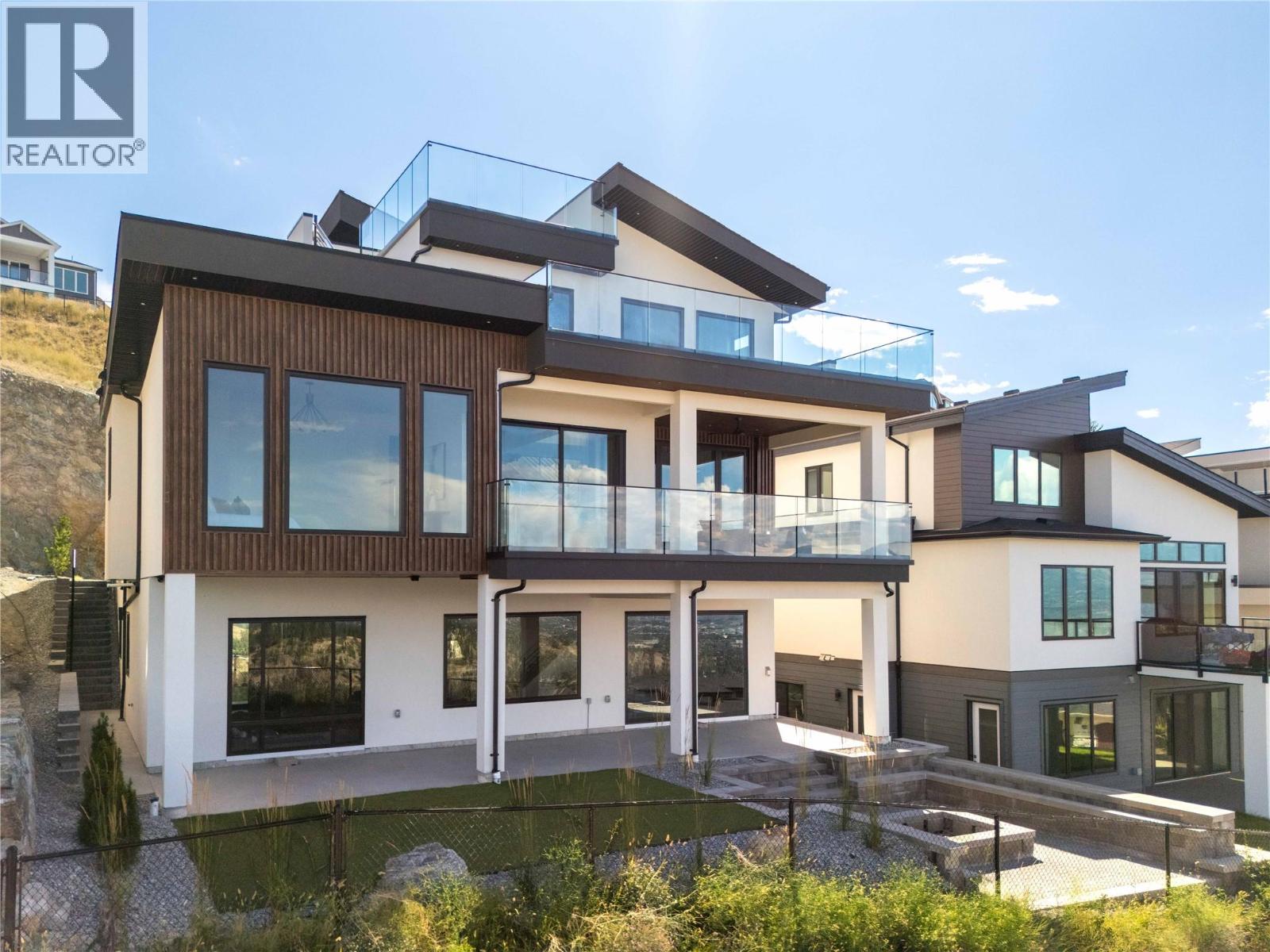  1016 EMSLIE Street, Kelowna