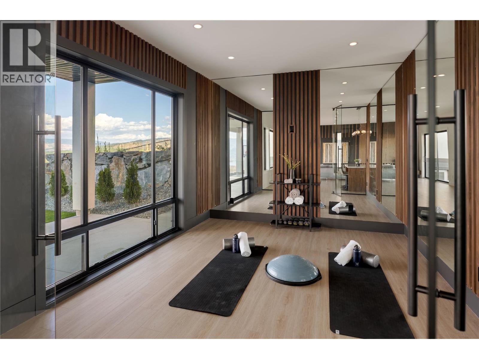  1016 EMSLIE Street, Kelowna