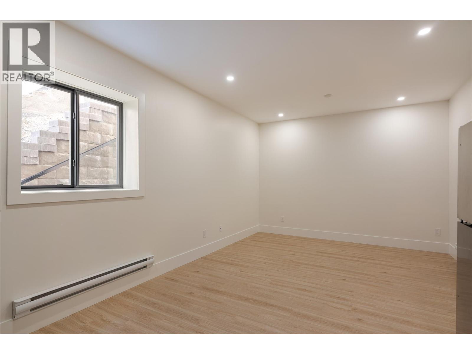  1016 EMSLIE Street, Kelowna