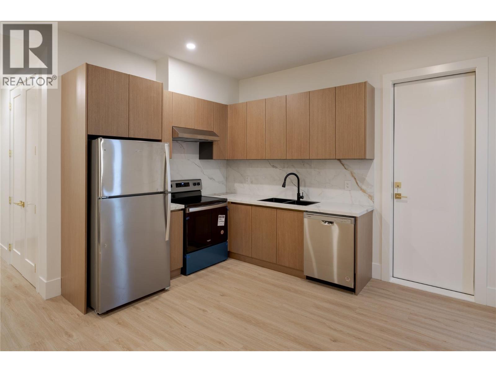  1016 EMSLIE Street, Kelowna