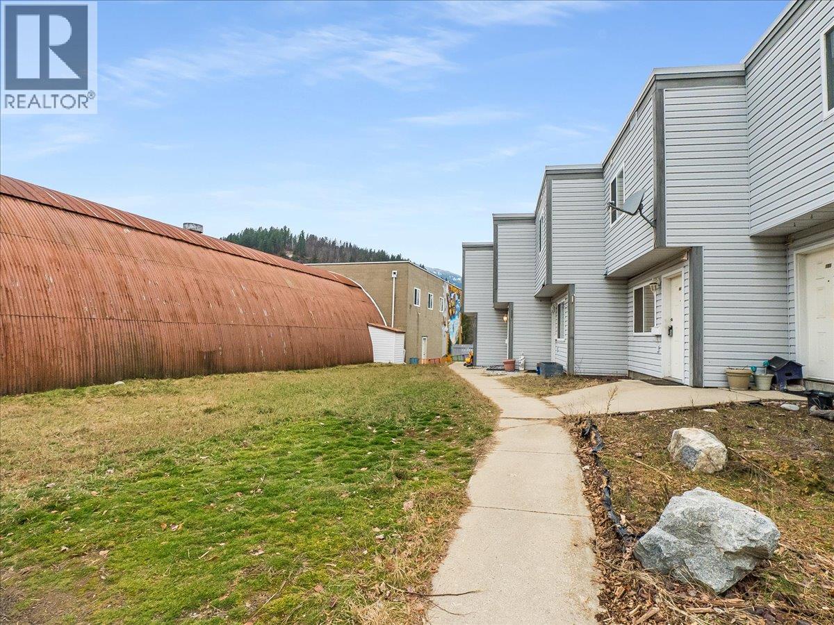 202 11TH Avenue Unit# 102, Castlegar