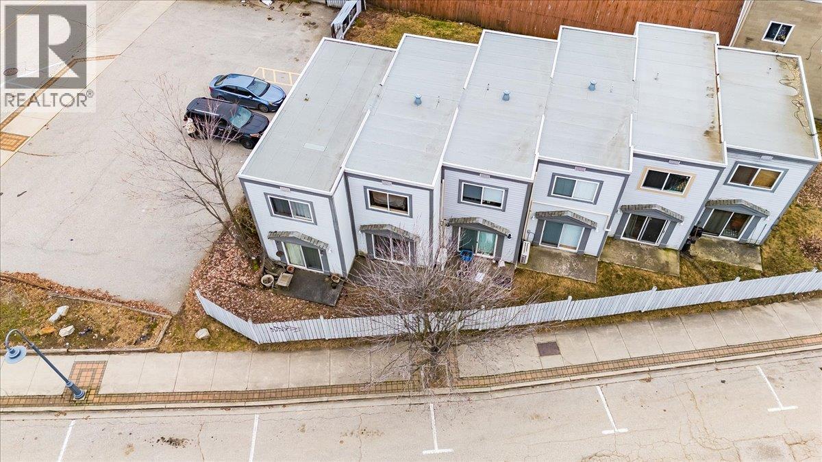 202 11TH Avenue Unit# 102, Castlegar