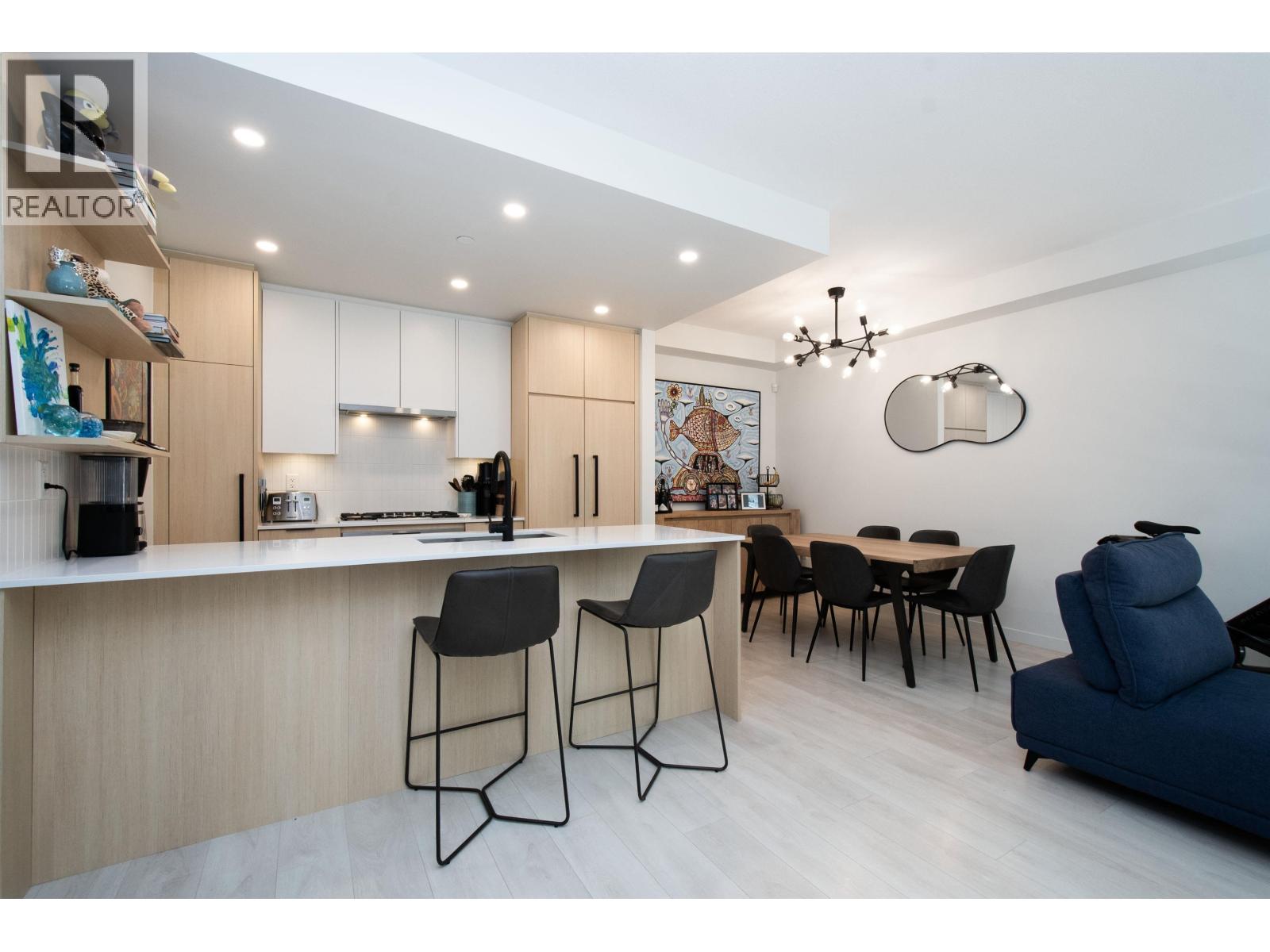 118 2045 HERITAGE PARK LANE, North Vancouver