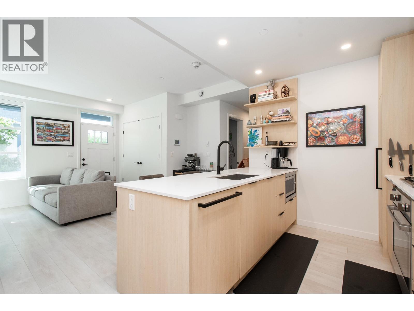 118 2045 HERITAGE PARK LANE, North Vancouver