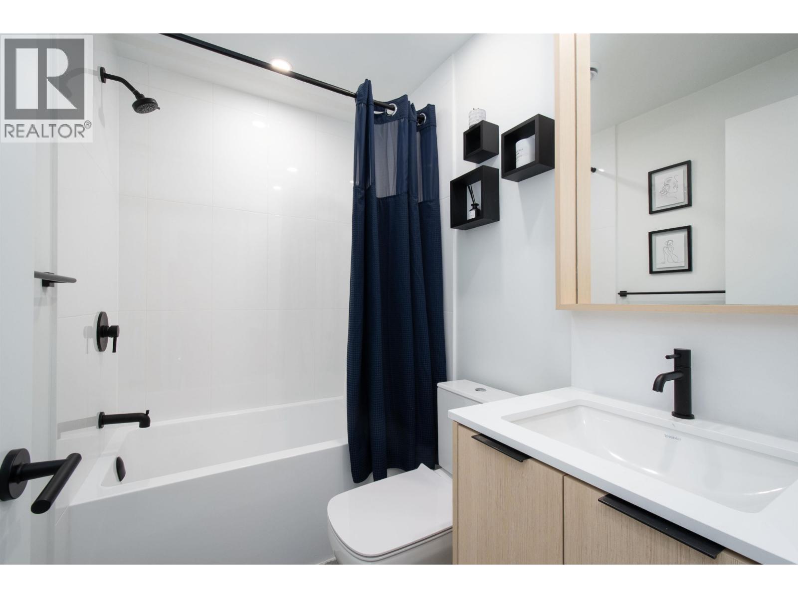 118 2045 HERITAGE PARK LANE, North Vancouver