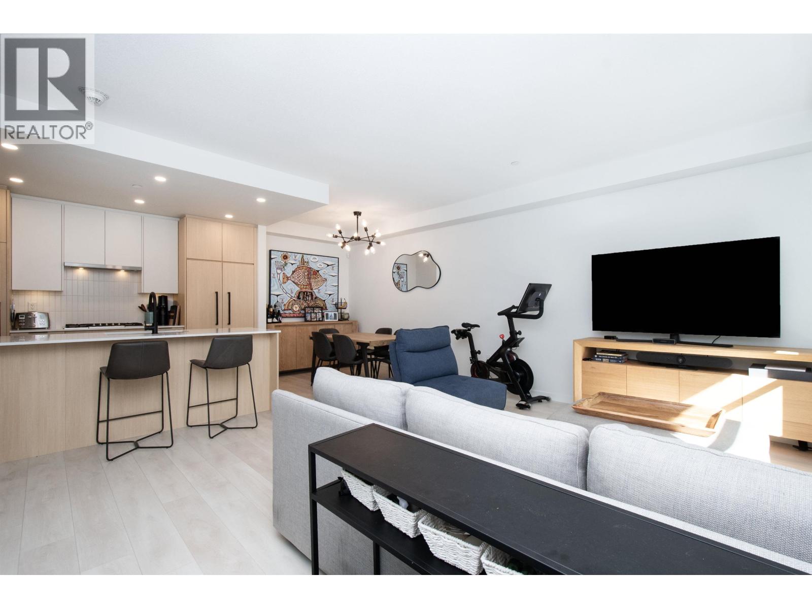 118 2045 HERITAGE PARK LANE, North Vancouver